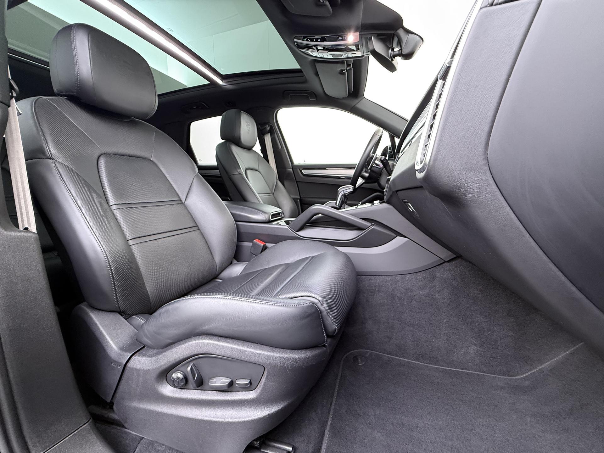 Foto van Porsche Cayenne E-hybrid
