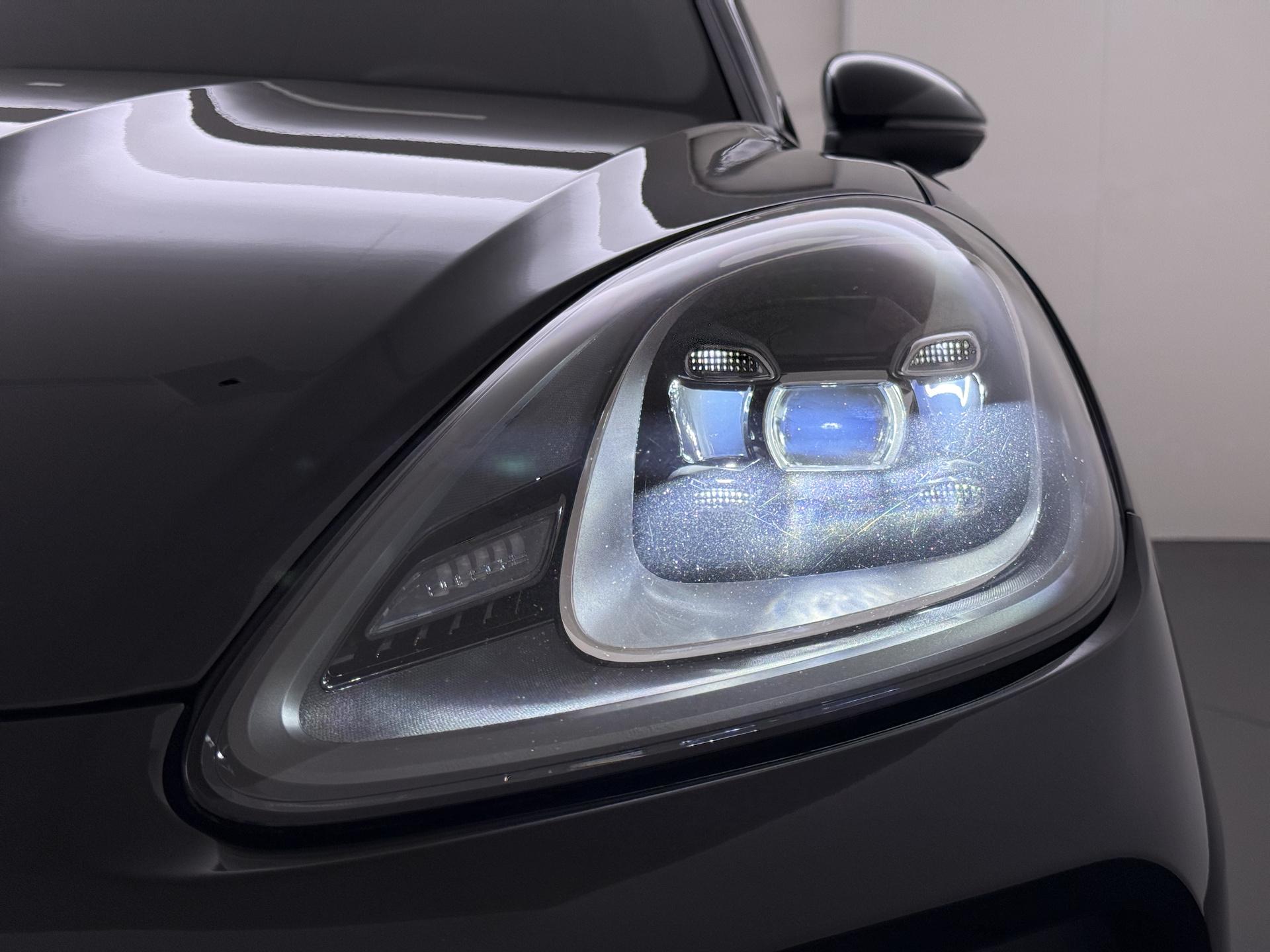 Foto van Porsche Cayenne E-hybrid