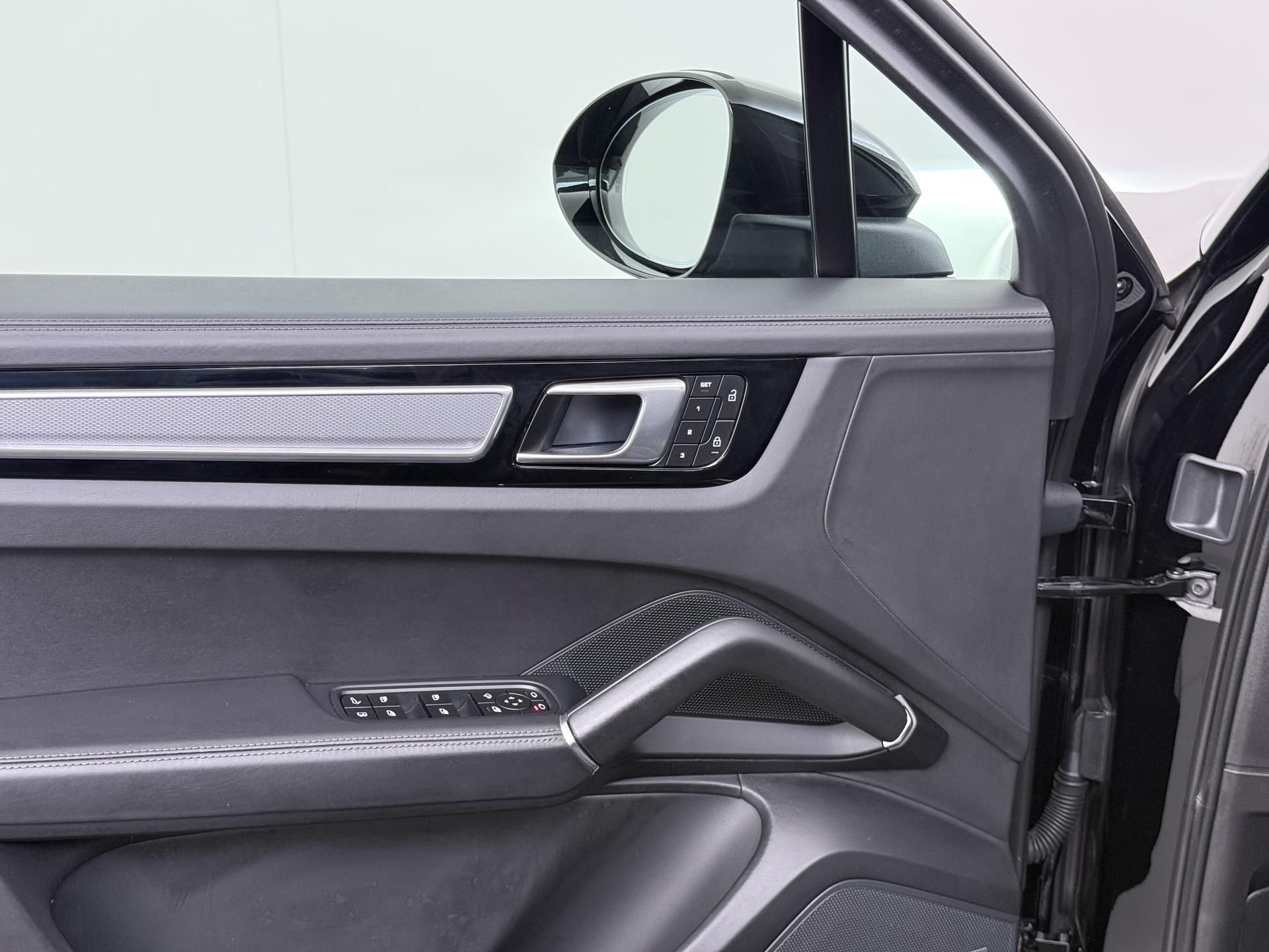 Foto van Porsche Cayenne E-hybrid