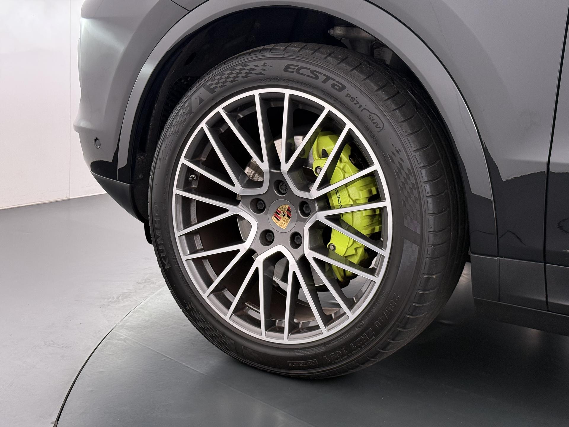 Foto van Porsche Cayenne E-hybrid