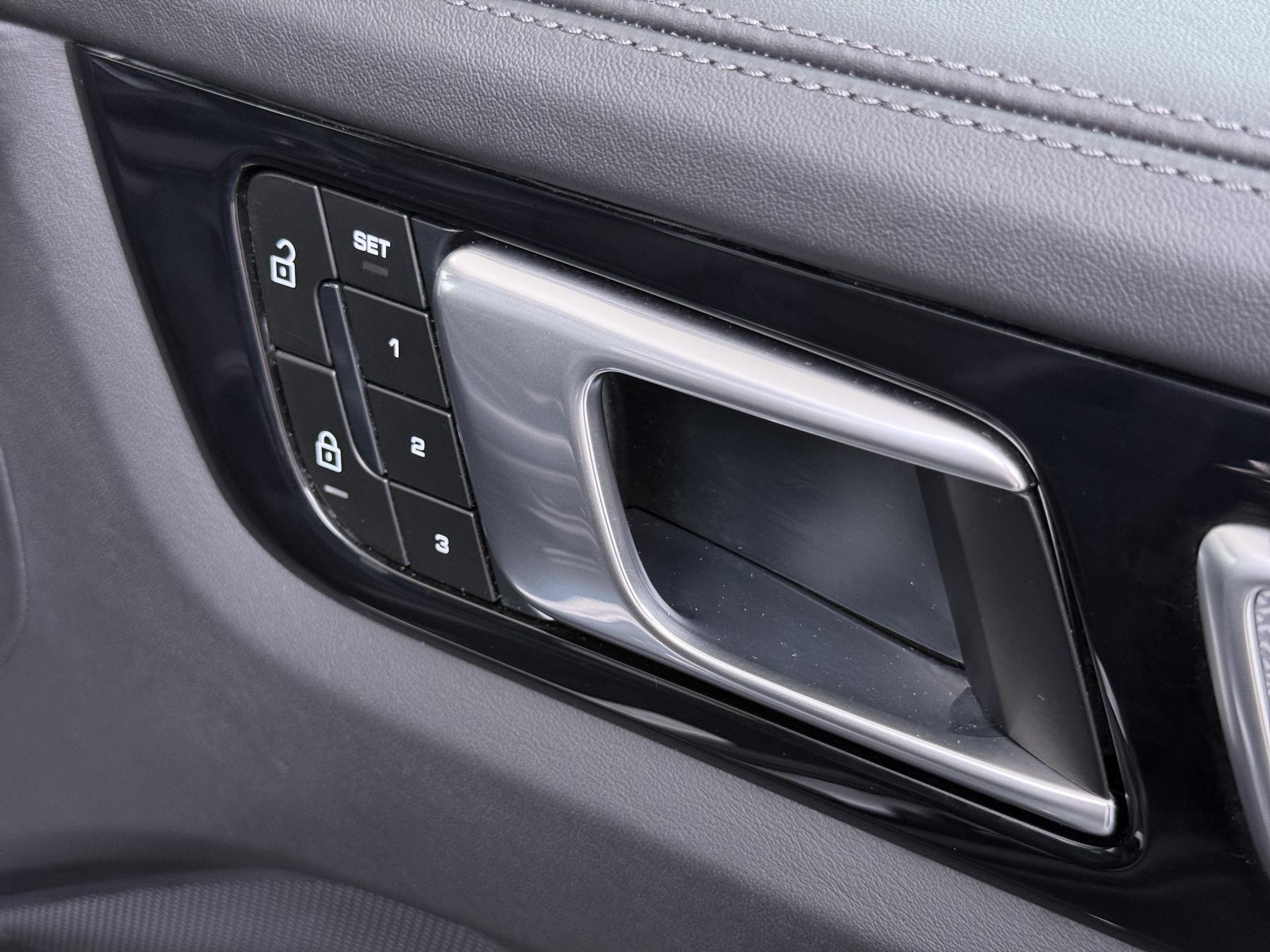 Foto van Porsche Cayenne E-hybrid