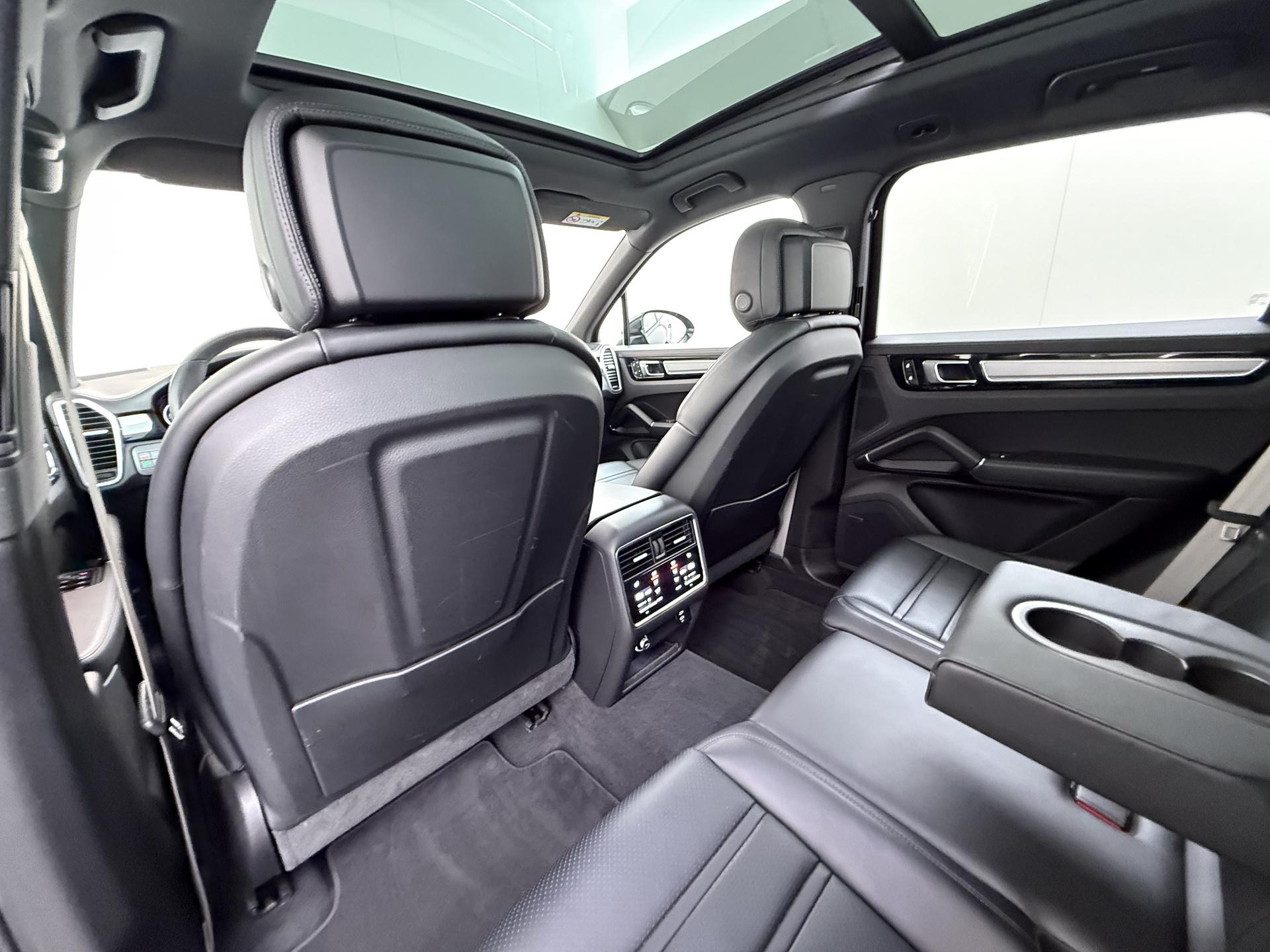 Foto van Porsche Cayenne E-hybrid
