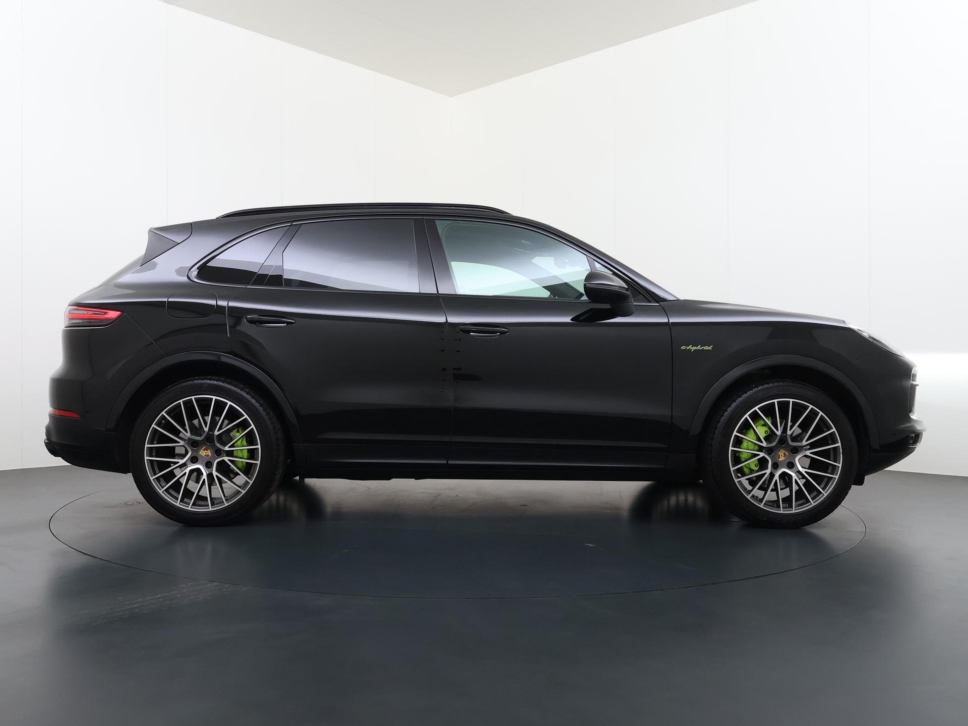 Foto van Porsche Cayenne E-hybrid