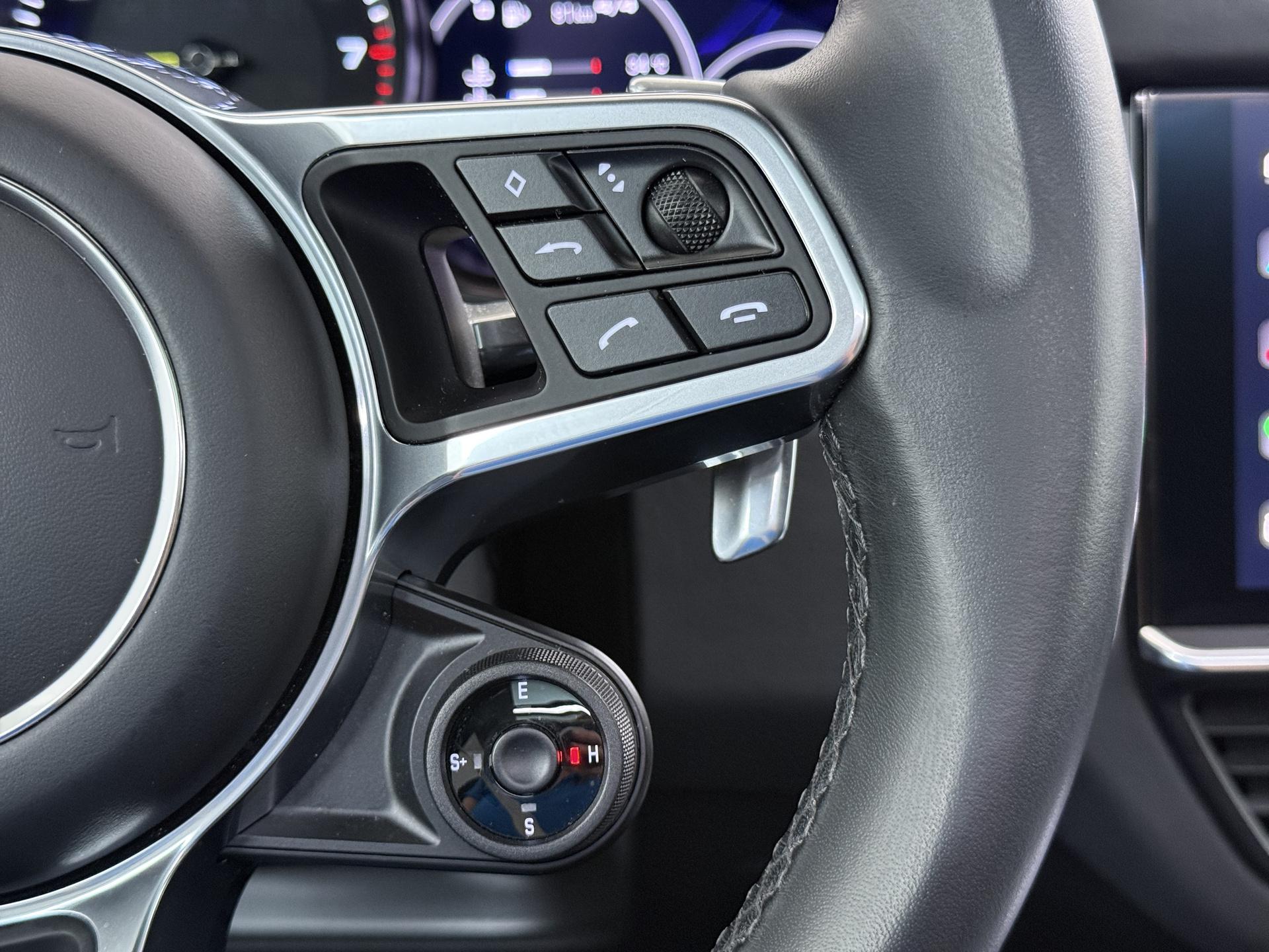 Foto van Porsche Cayenne E-hybrid