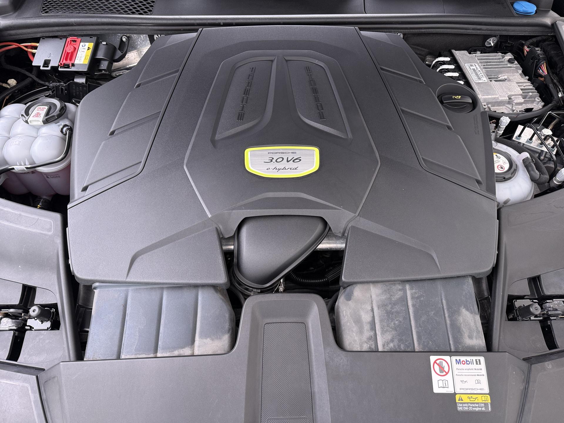 Foto van Porsche Cayenne E-hybrid