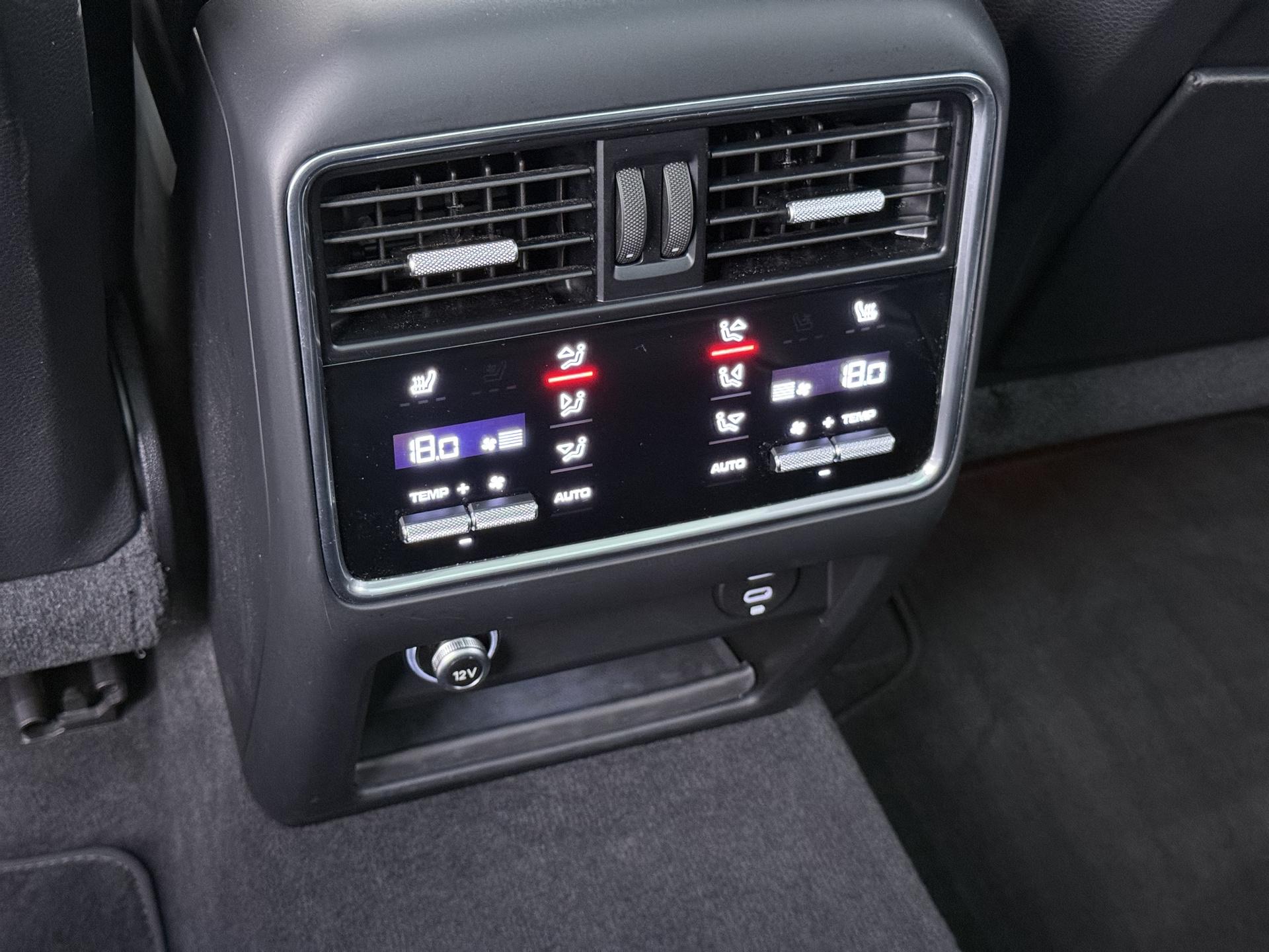 Foto van Porsche Cayenne E-hybrid