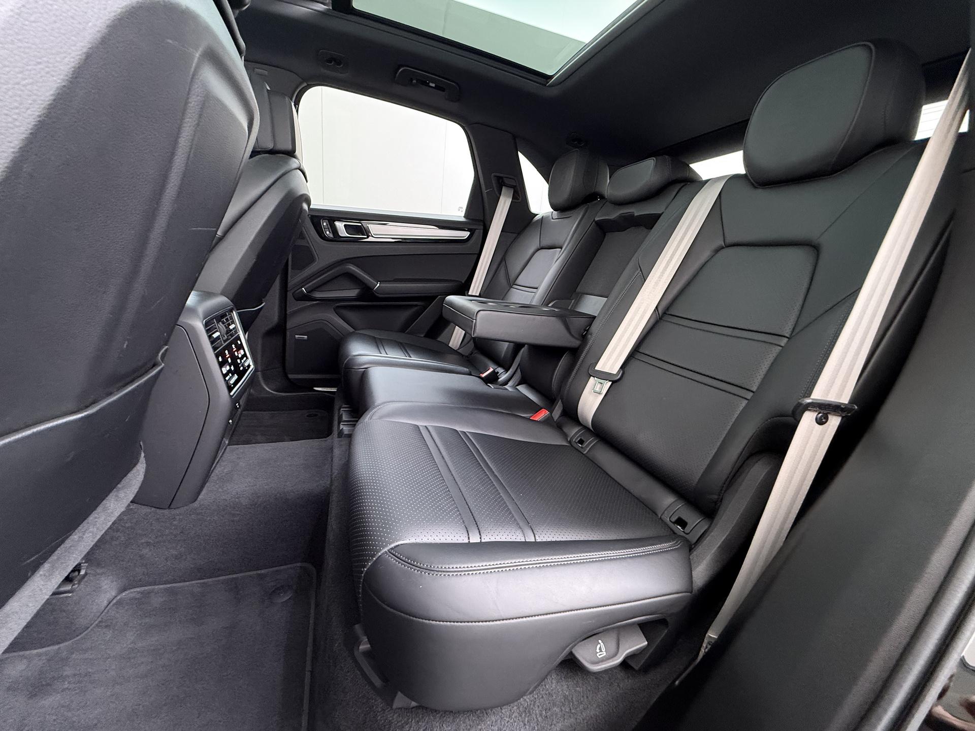 Foto van Porsche Cayenne E-hybrid