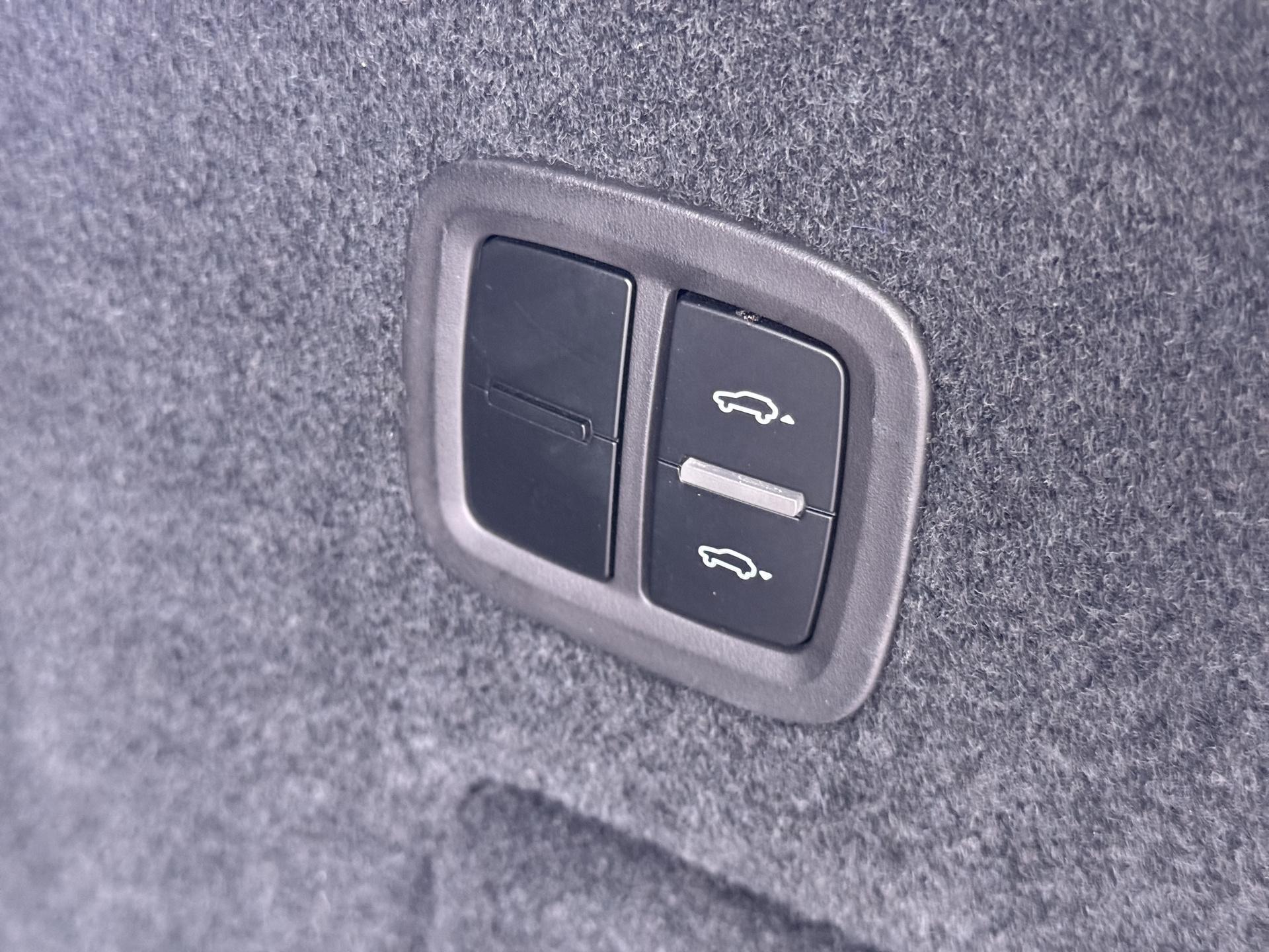 Foto van Porsche Cayenne E-hybrid