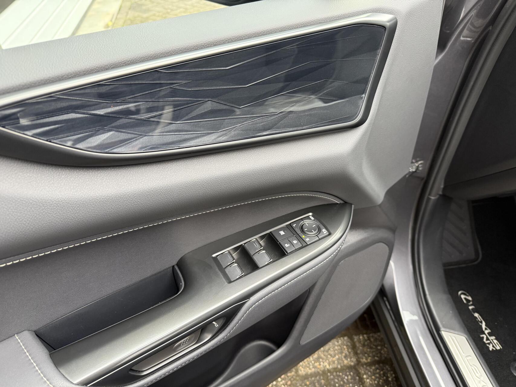 Foto van Lexus NX