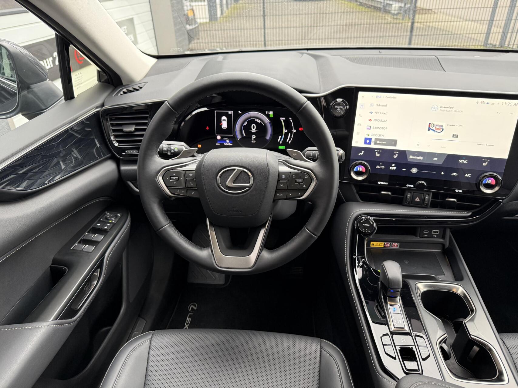 Foto van Lexus NX