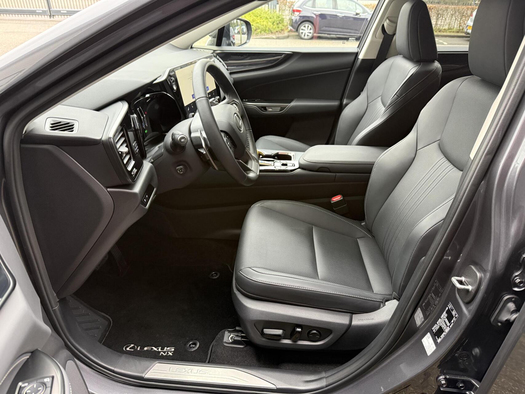 Foto van Lexus NX