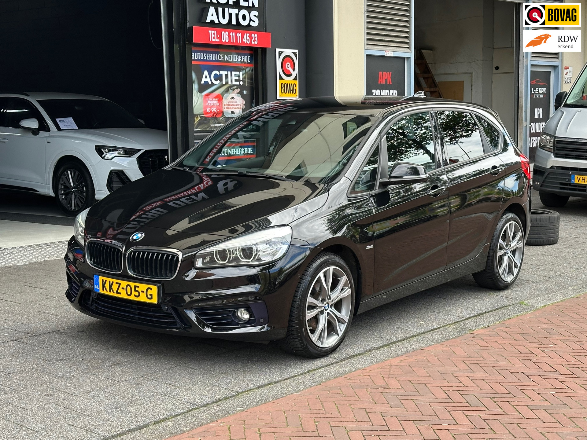 BMW 220i Active Tourer 220i High Executive Aut Navi Clima PDC Stoelverwarming 2018 - voorkant