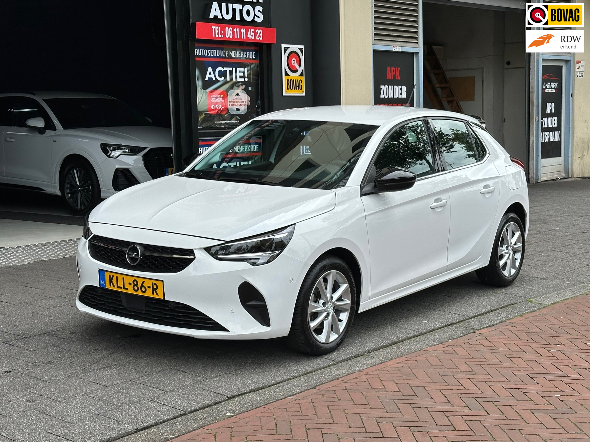 Opel Corsa 1.2 Elegance Aut Leer Airco Camera Carplay PDC 2023 - voorkant