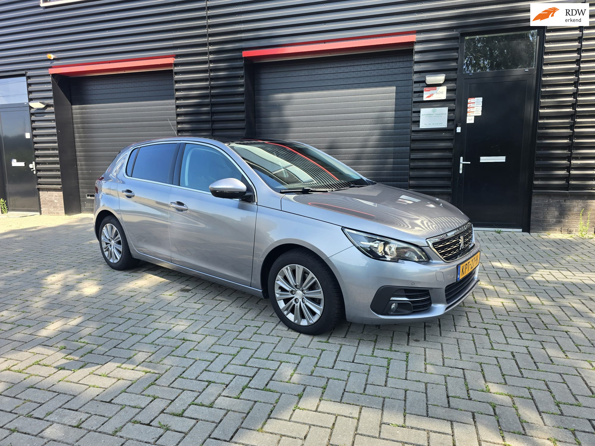 Peugeot 308 1.6 BlueHDi Blue Lease| AUTOMAAT | NAVIGATIE | PANO DAK | LED | PDC | CAMERA | ELEC. PAKKET 2018 - voorkant