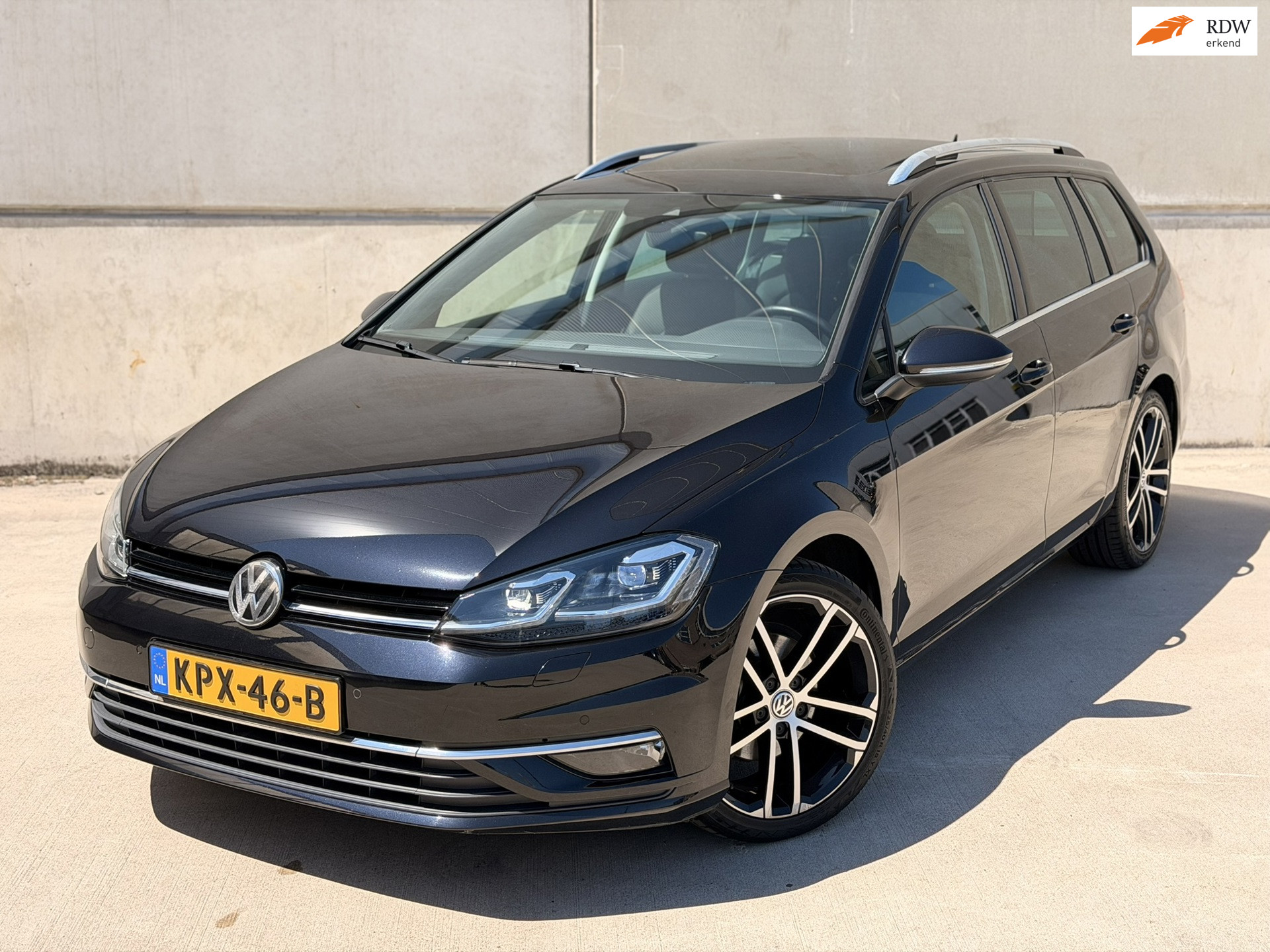 Volkswagen Golf Variant 1.4 TSI Highline DSG Pano Trekh Massage CarPlay LED ACC 2017 - voorkant