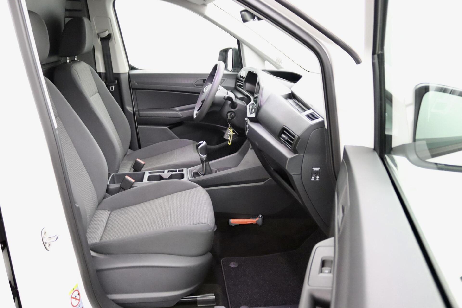 Foto van Volkswagen Caddy Modified Partition Wall