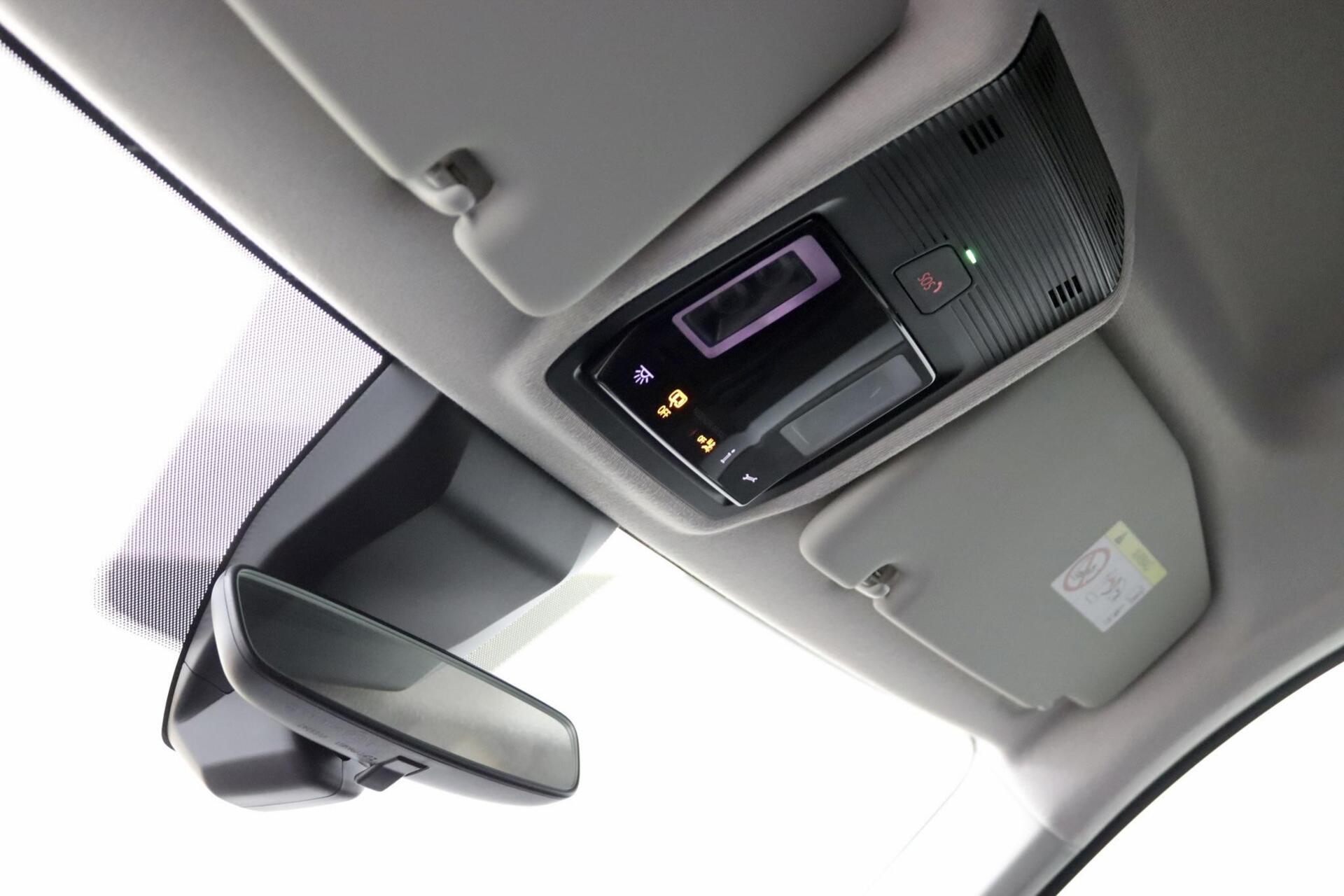 Foto van Volkswagen Caddy Modified Partition Wall