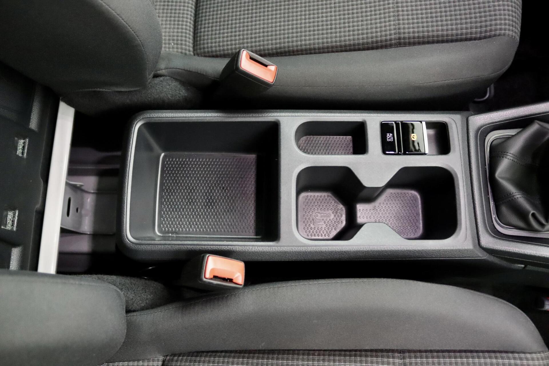 Foto van Volkswagen Caddy Modified Partition Wall