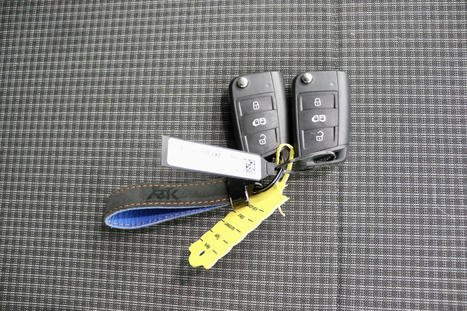 Foto van Volkswagen Caddy Modified Partition Wall