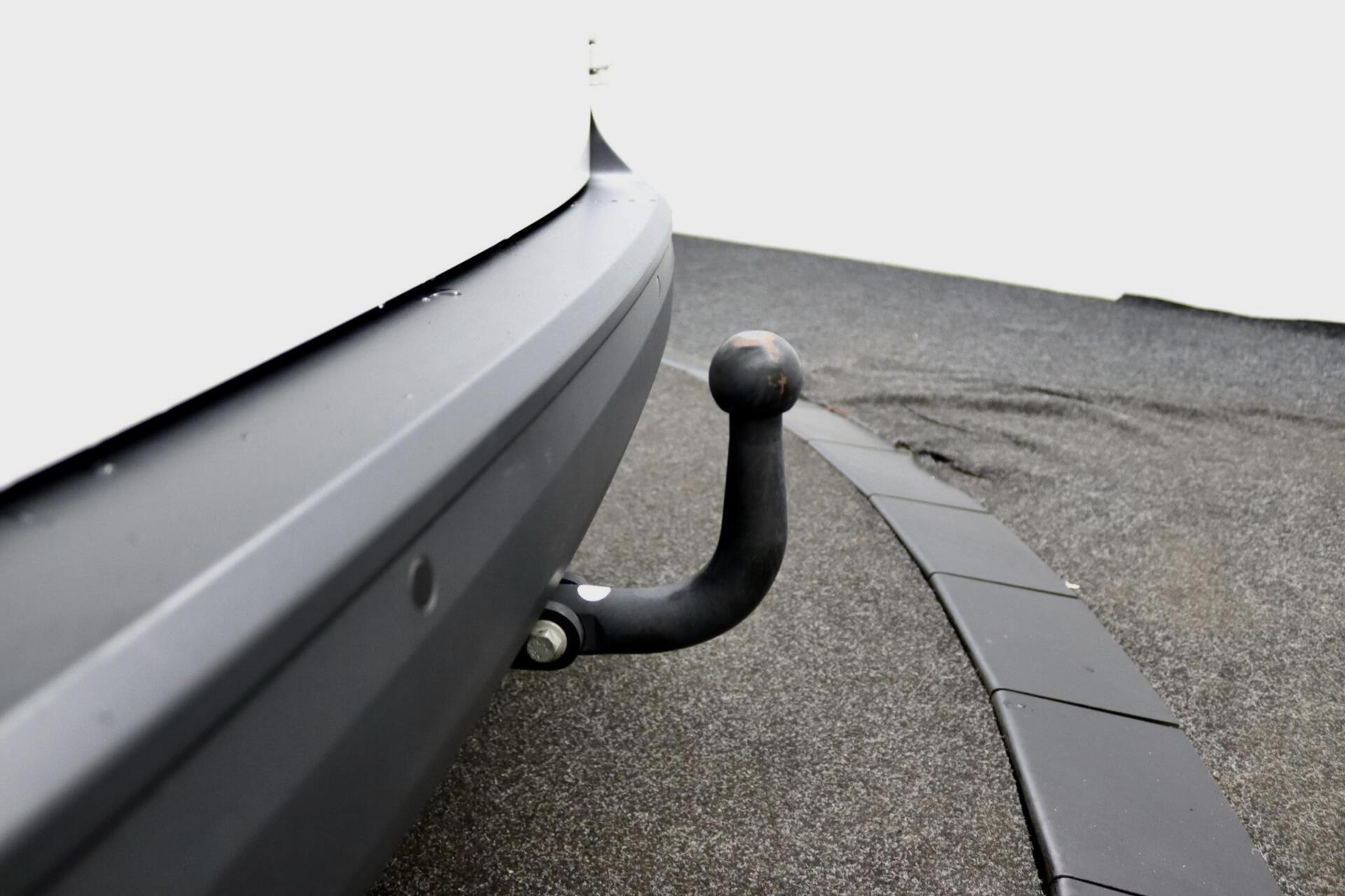Foto van Volkswagen Caddy Modified Partition Wall