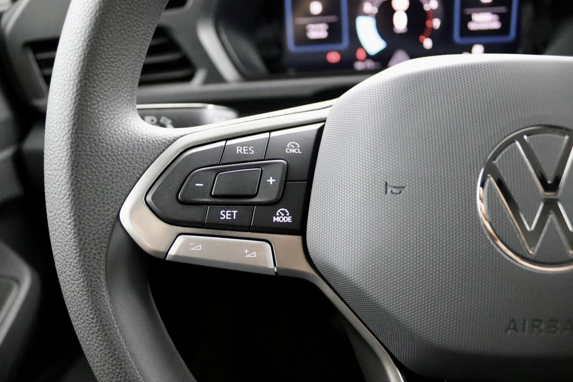 Foto van Volkswagen Caddy Modified Partition Wall