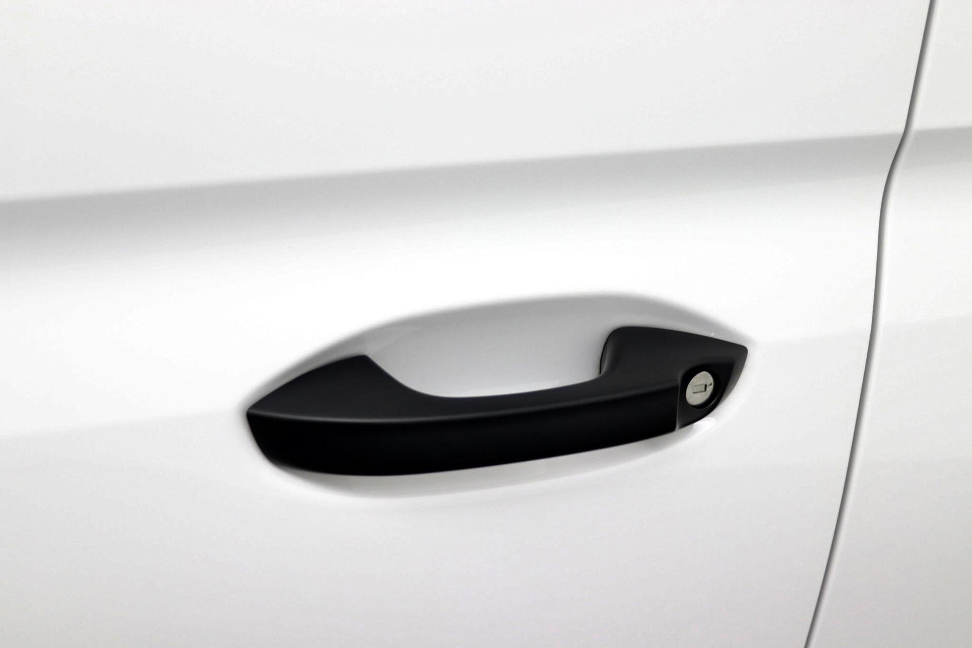 Foto van Volkswagen Caddy Modified Partition Wall