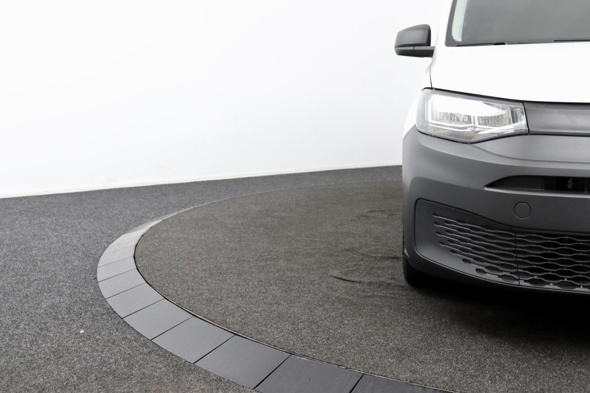 Foto van Volkswagen Caddy Modified Partition Wall