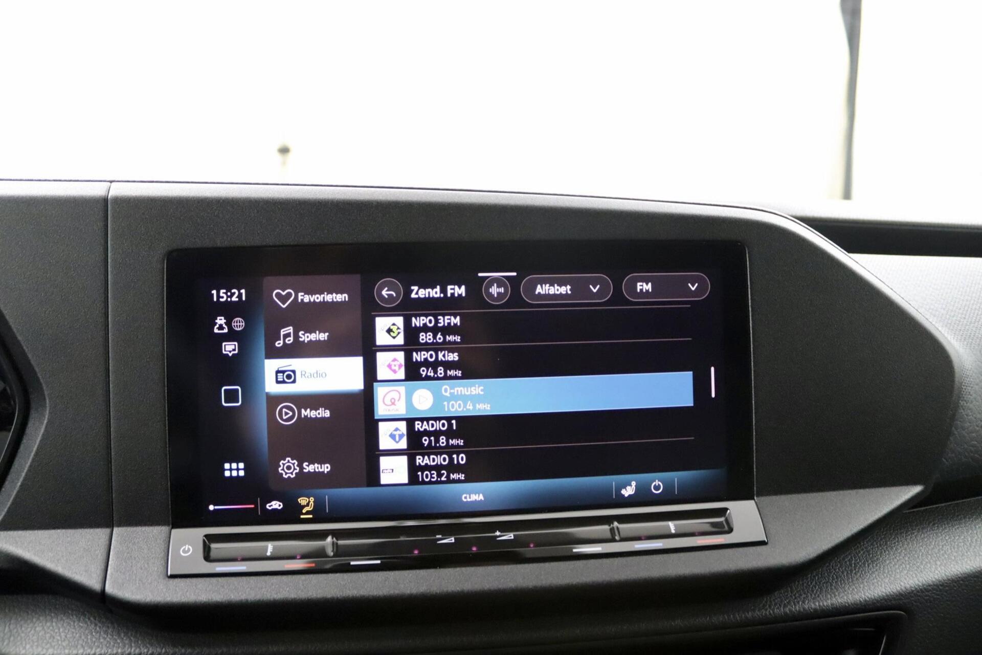 Foto van Volkswagen Caddy Modified Partition Wall