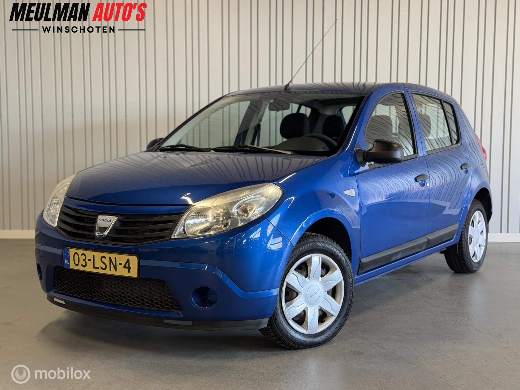 Dacia Sandero 1.6 Lauréate 2010 - voorkant