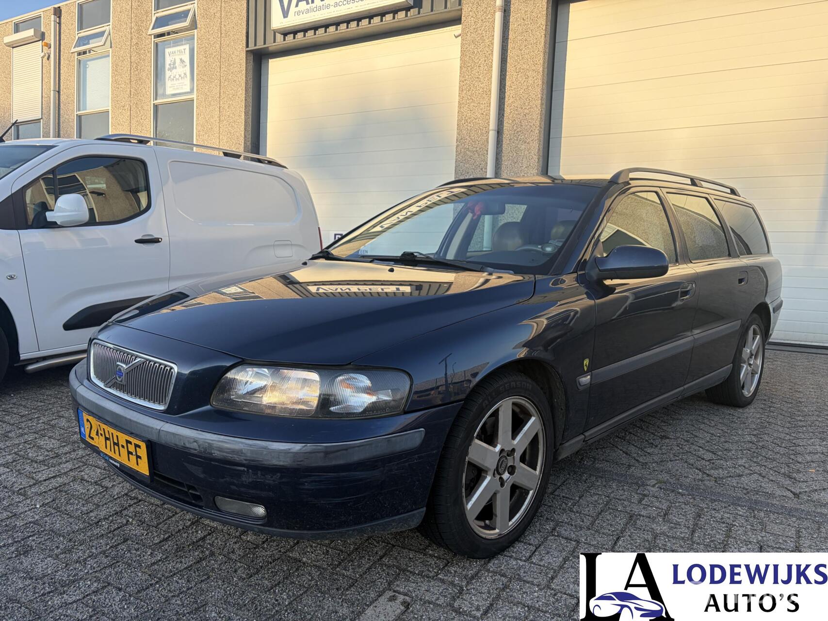 Volvo V70 2.4 T 200pk Comfort Line 2001 - voorkant