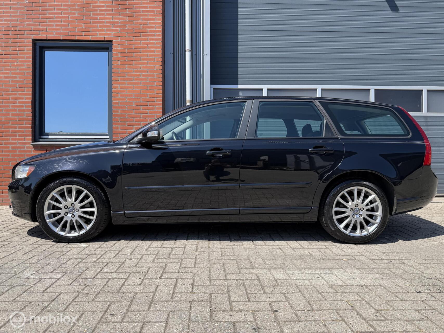 Volvo V50 2.4i Momentum 2010 - voorkant