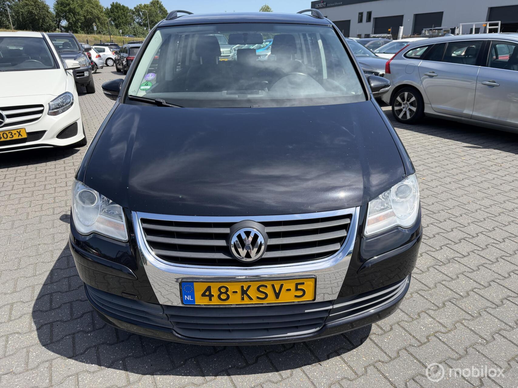 Volkswagen Touran 1.4 TSI Comfortline 7 zit automaat 2010 - voorkant