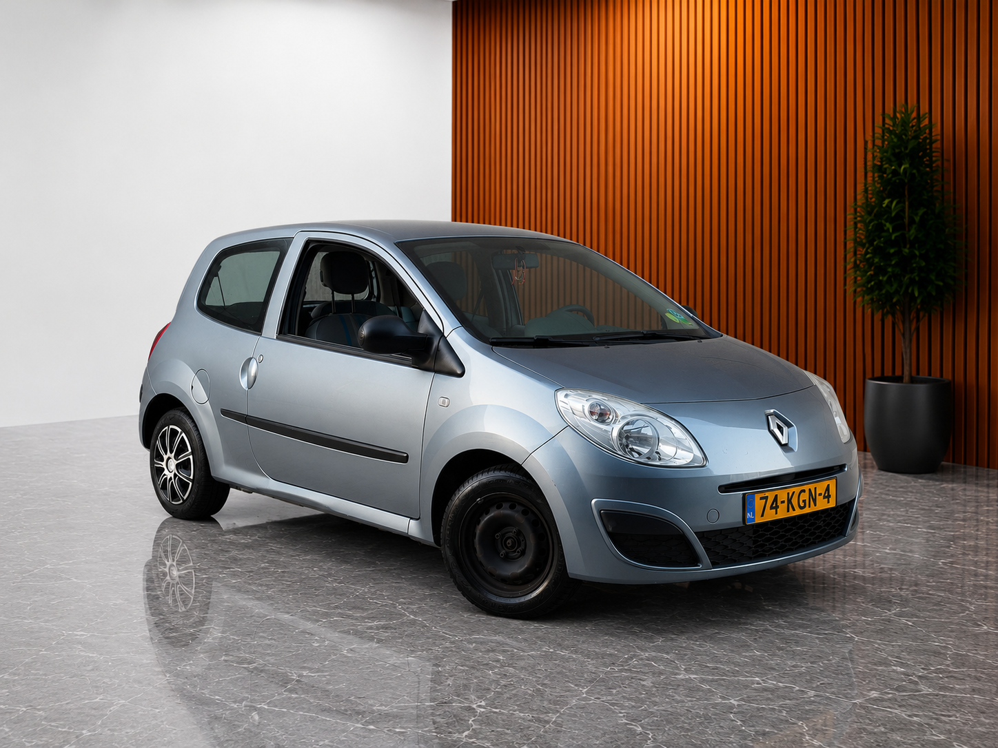 Renault Twingo 1.2 Authentique INRUILKOOPJE! (LANGE APK, RECENT ONDERHOUD, RIJDT SCHAKELT GOED!) 2008 - voorkant