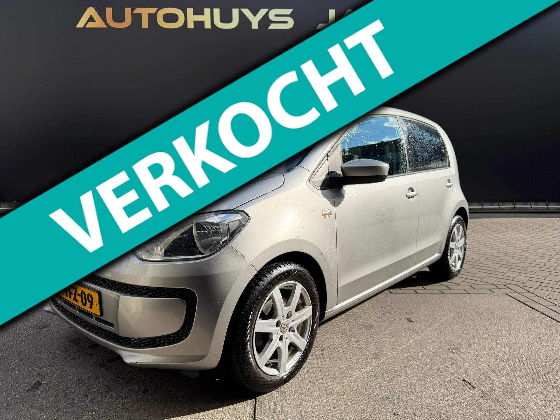 Volkswagen Up 1.0 high up! BlueMotion - Pano Stoelverwarming Carplay 2013 - voorkant