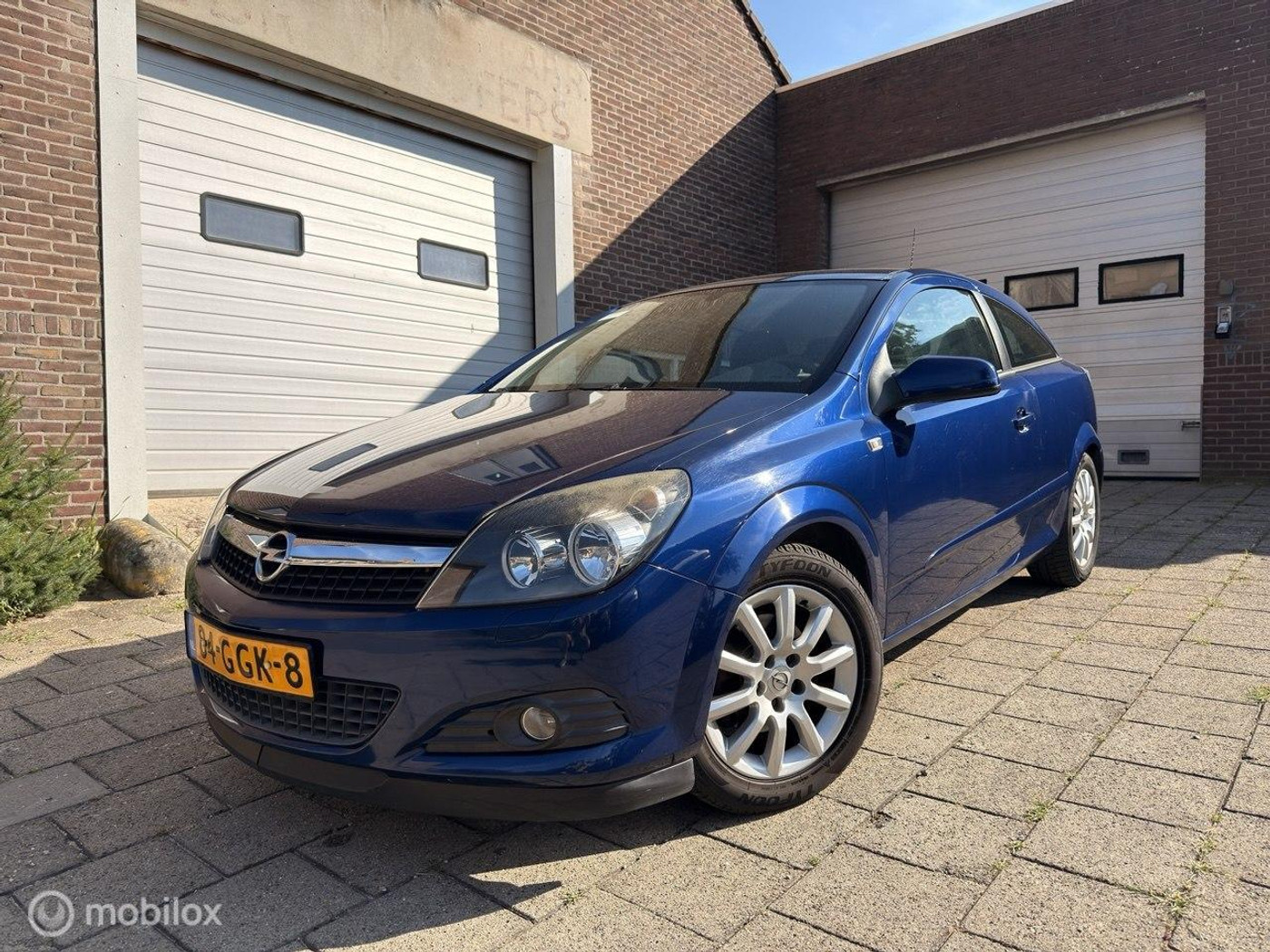 Opel Astra GTC 1.6 Executive 2008 - voorkant