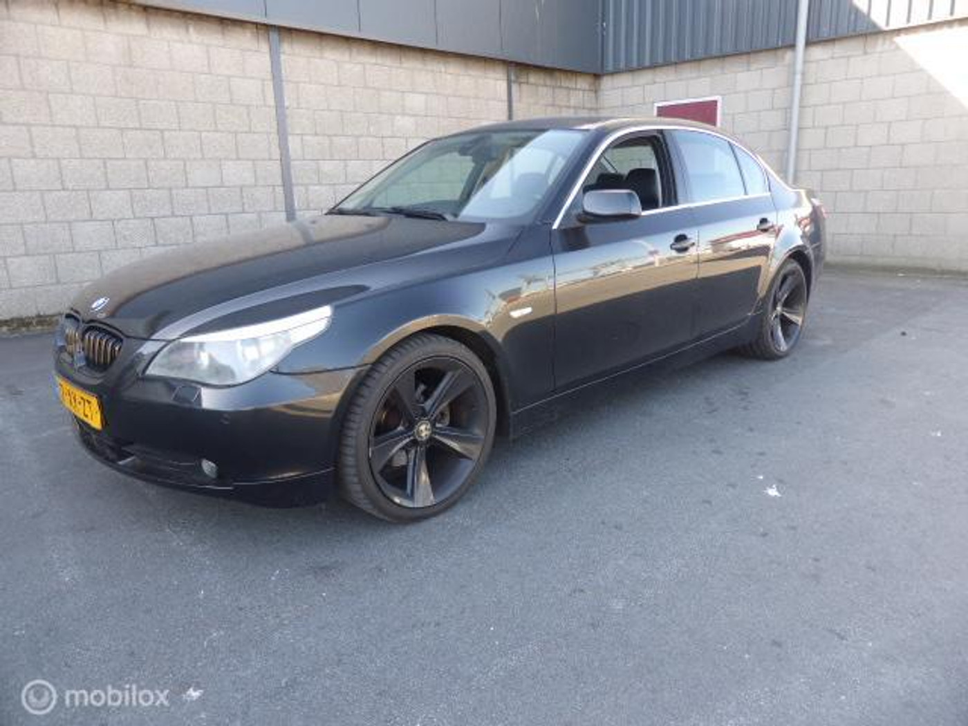 BMW 5er Reihe 523i Executive 2007 - voorkant