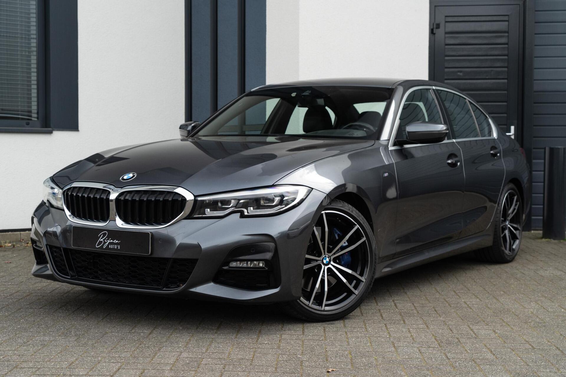 BMW 320i 320i M-Sport CAMERA / LEER / HUD 2019 - voorkant