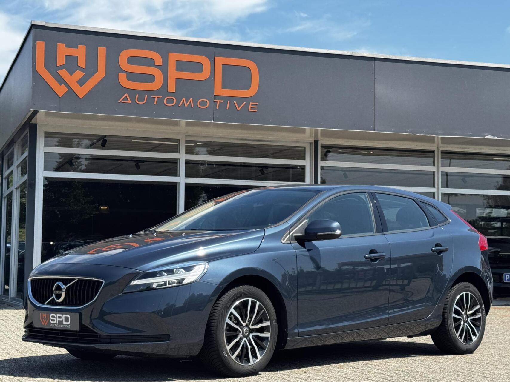 Volvo V40 1.5 T2 Polar+|LED|Trekhaak|Automaat|NAP|Stoelverwa 2019 - voorkant