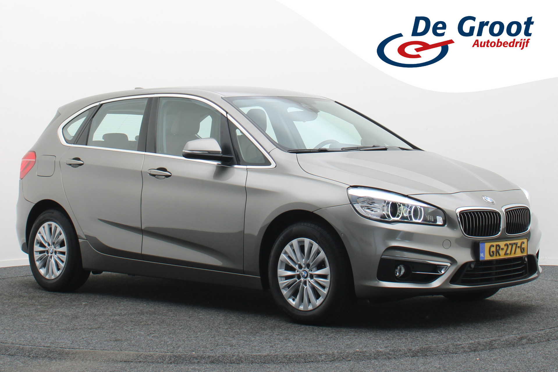 BMW 220i Active Tourer 220i Luxury 2015 - voorkant
