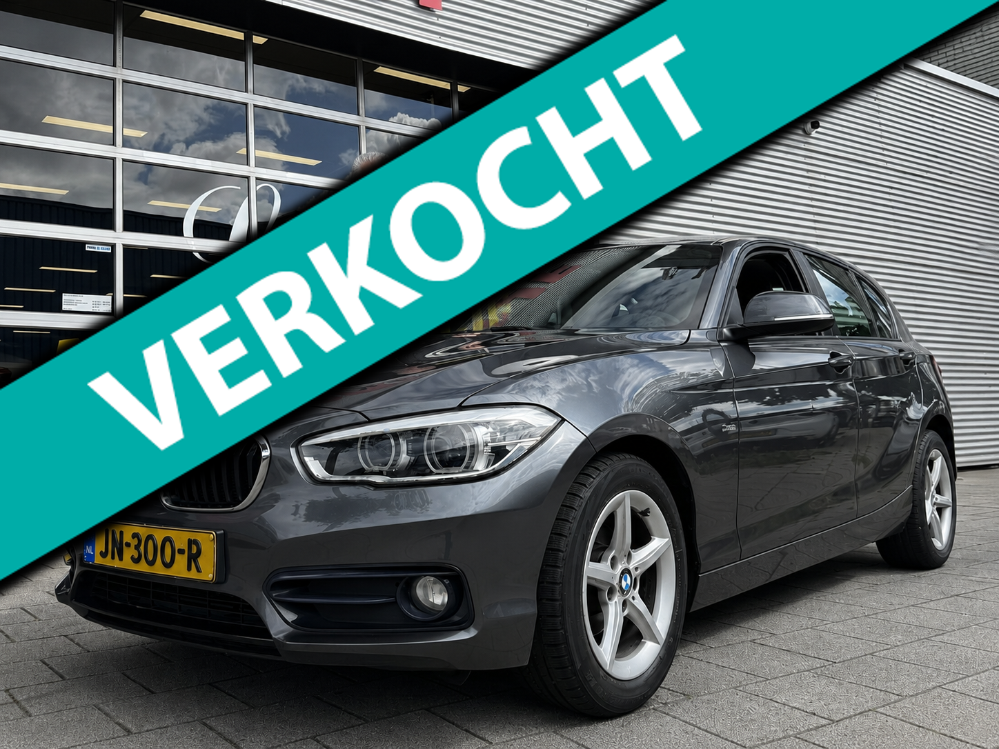 BMW 116i 116i Sport Line - Navigatie I Airco I PDC I LED I Sport pakket I Cruise control I 2016 - voorkant