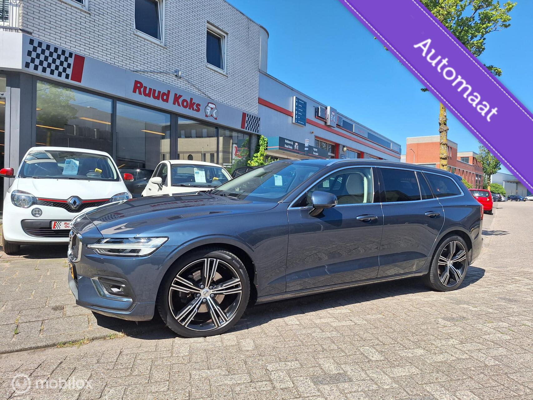 Volvo V60 2.0 B3 INSCRIPTION / TREKHAAK • PANORAMADAK • MEM. STOEL • 2021 - voorkant