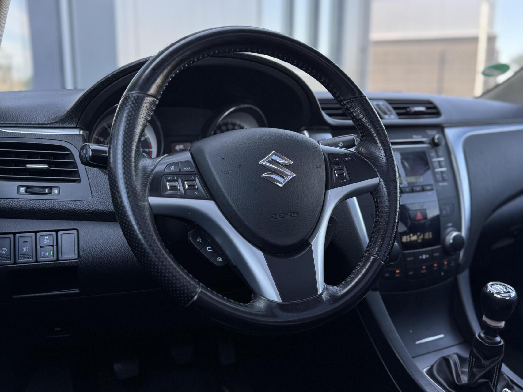 Foto van Suzuki Kizashi