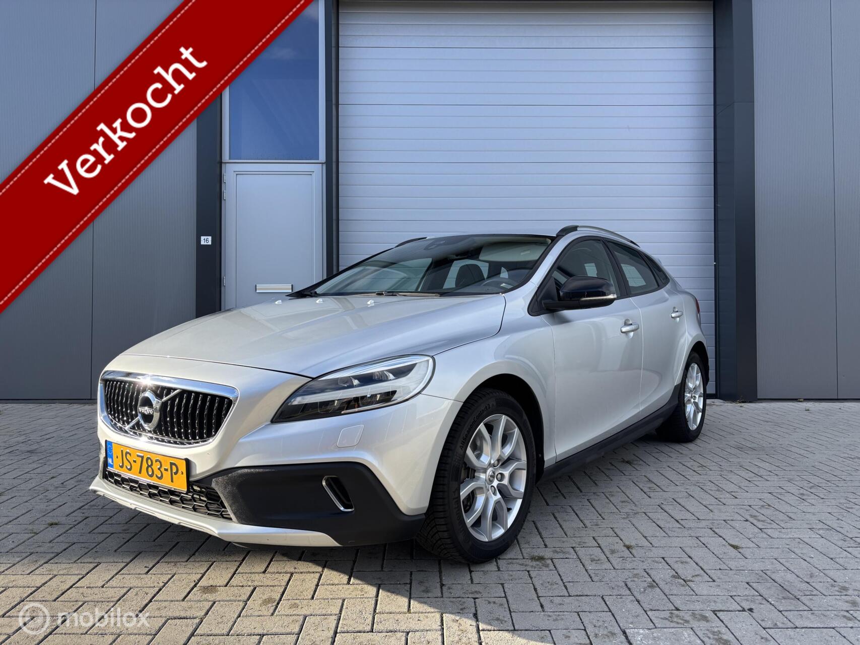 Volvo V40 Cross Country 2.0 T3 Momentum 2016 - voorkant