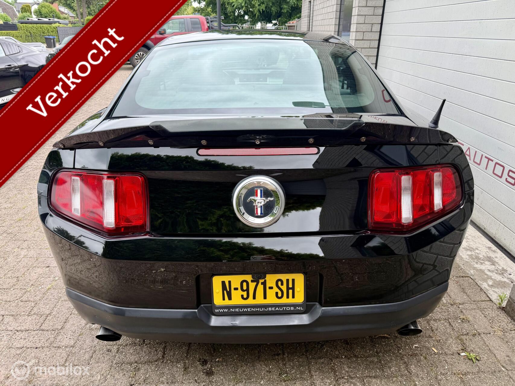 Ford Mustang 3.7 V6 Coupé, 19”, Apple CarPlay, 109.209km! 2011 - voorkant