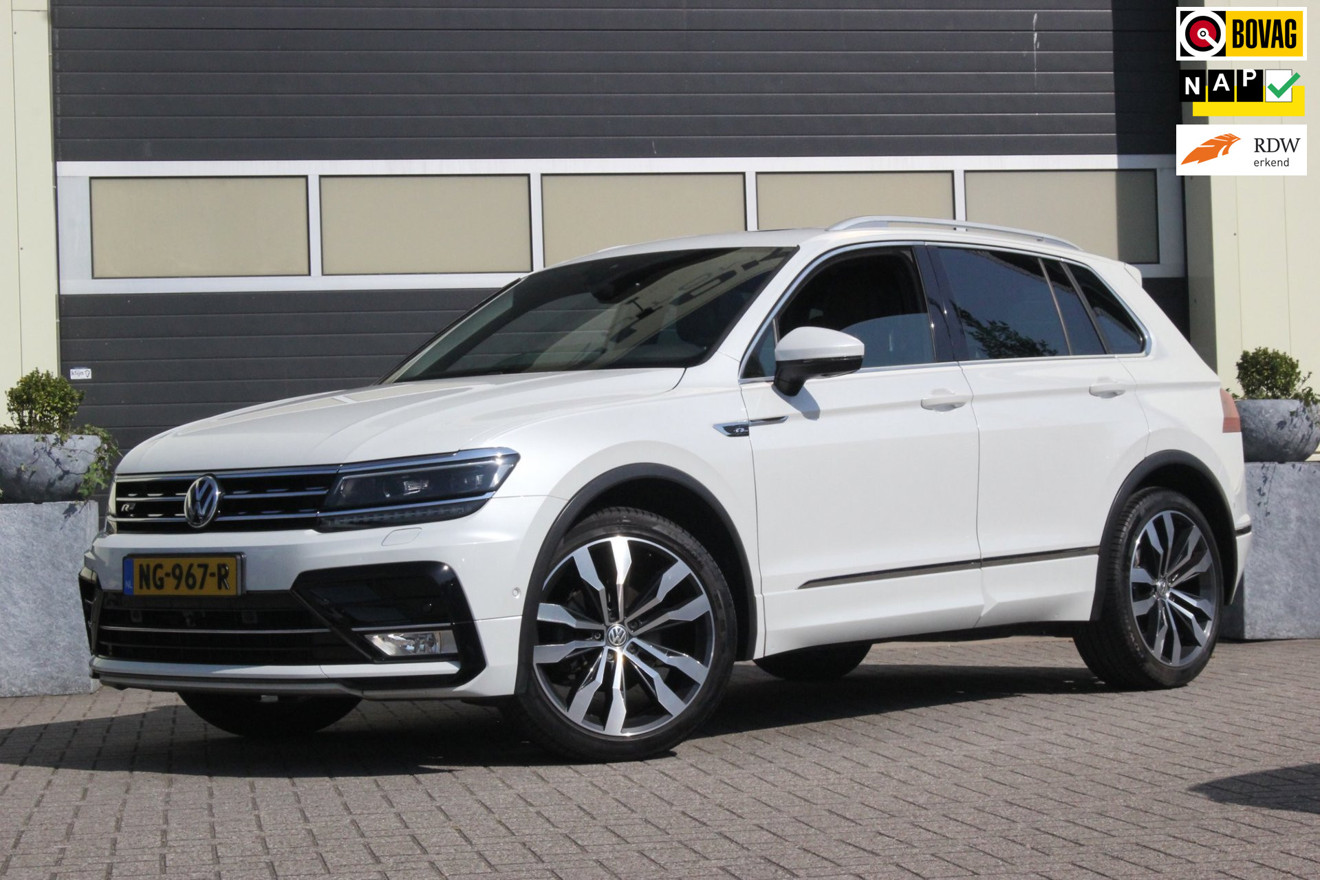 Volkswagen Tiguan 1.4 TSI ACT Highline R-Line | Trekhaak | 2017 - voorkant