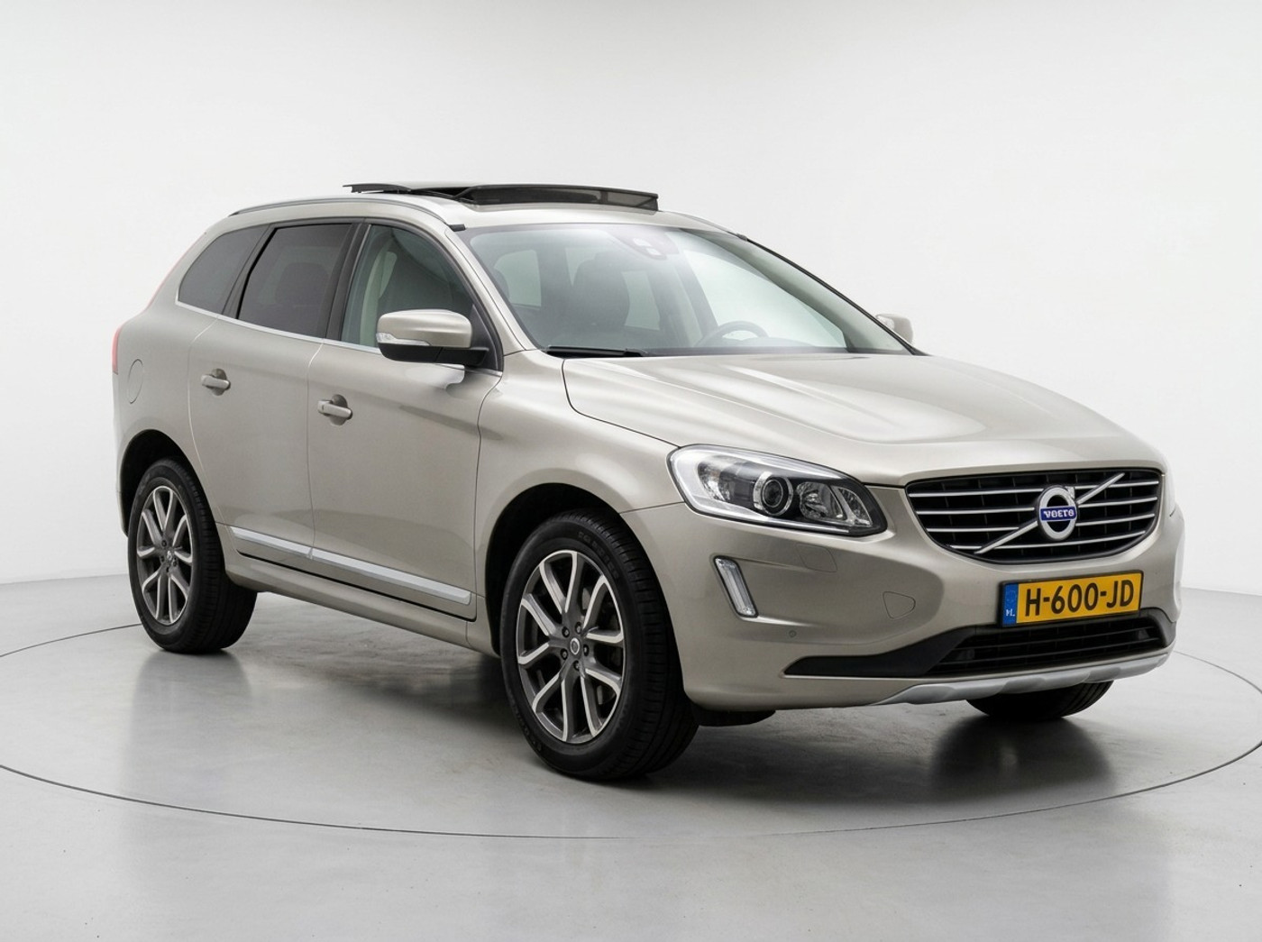 Volvo Xc60 2.4 D5 Ocean Race|AUT|Pano-dak|Cruise|Leder|CAM 2015 - voorkant