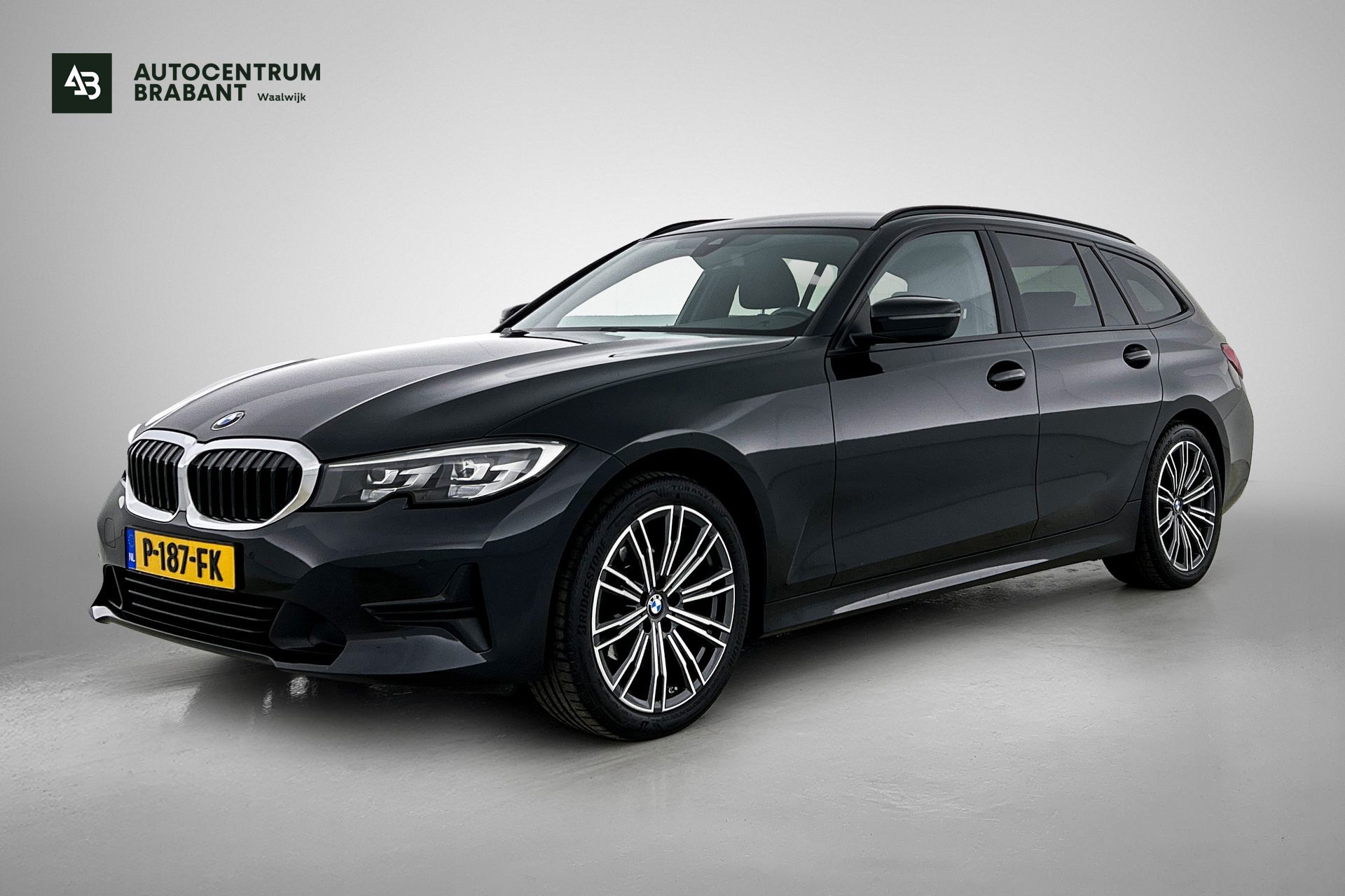 BMW 318i 318i High Executive(Dealer onderH, Carplay/ Android, Navi, StoelV, PDC V+A, Climate con,, Etc) 2021 - voorkant
