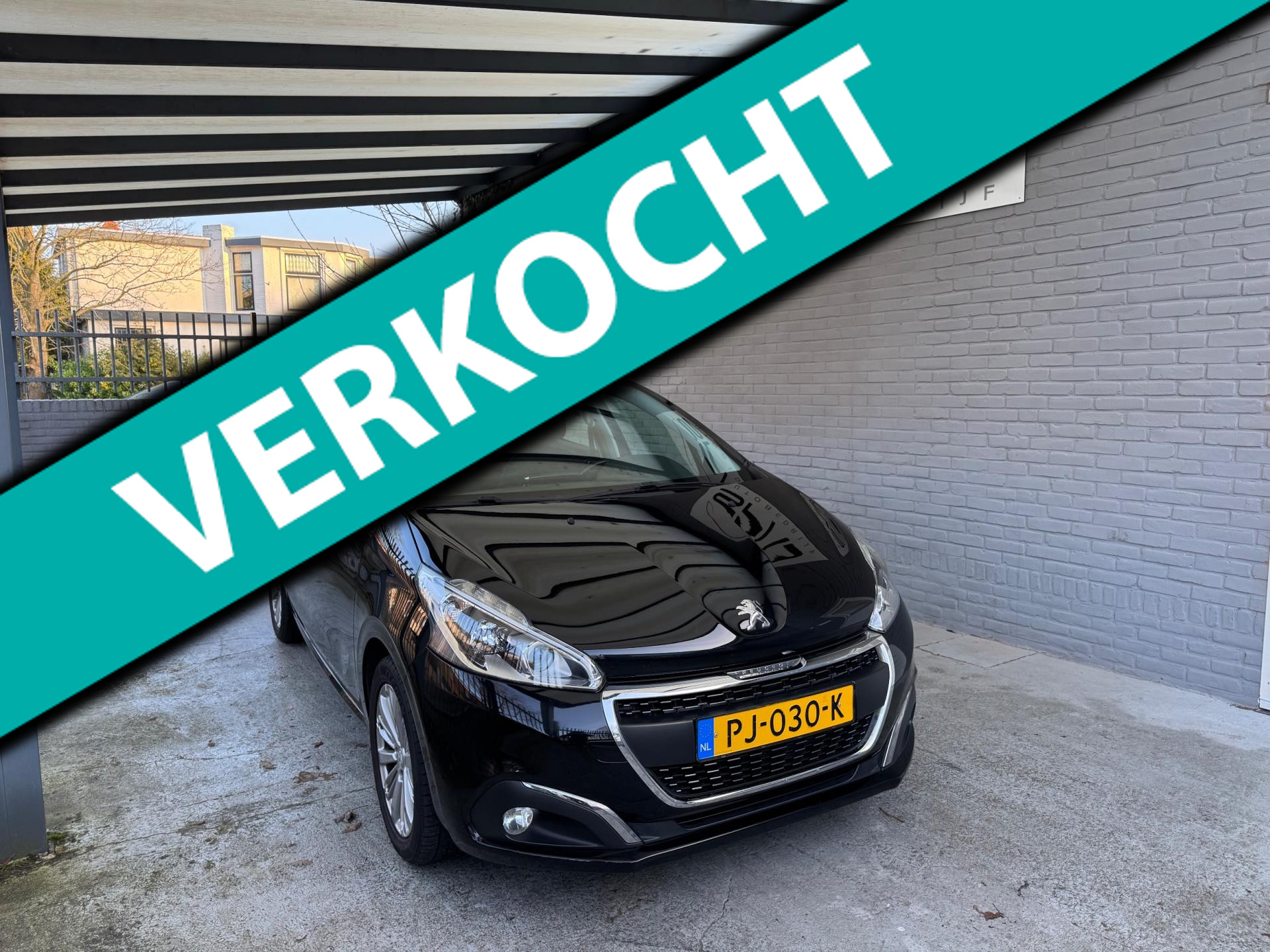 Peugeot 208 1.2 PureTech VTI 82pk 5DRS 2017 Zwart 2017 - voorkant