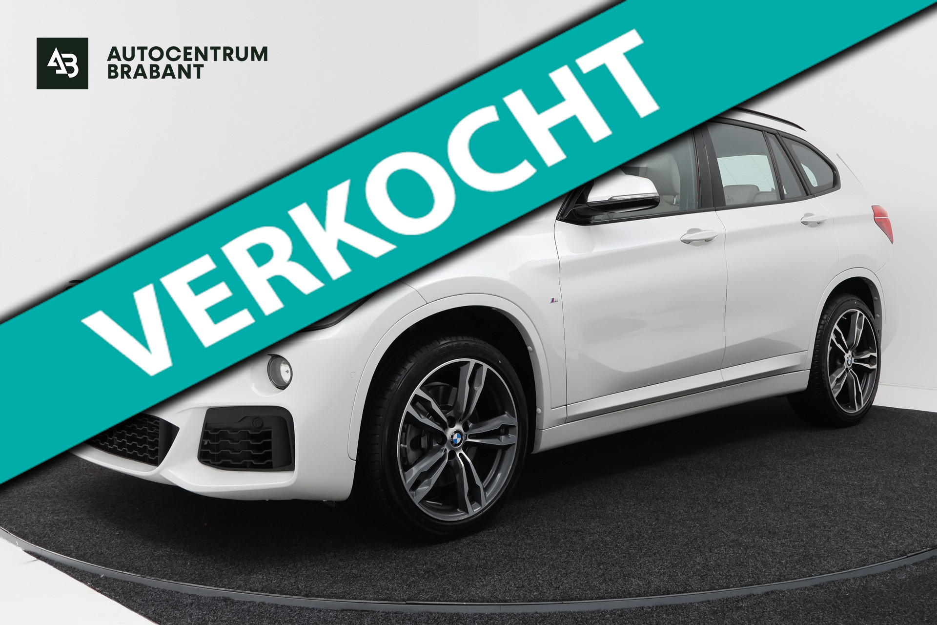 BMW X1 Sdrive20i SDrive20i High Executive M Sport (PANORAMADAK, M-PAKKET, HEAD-UP, STOELVERWARMING, DEALER ONDERHOUDEN) 2017 - voorkant