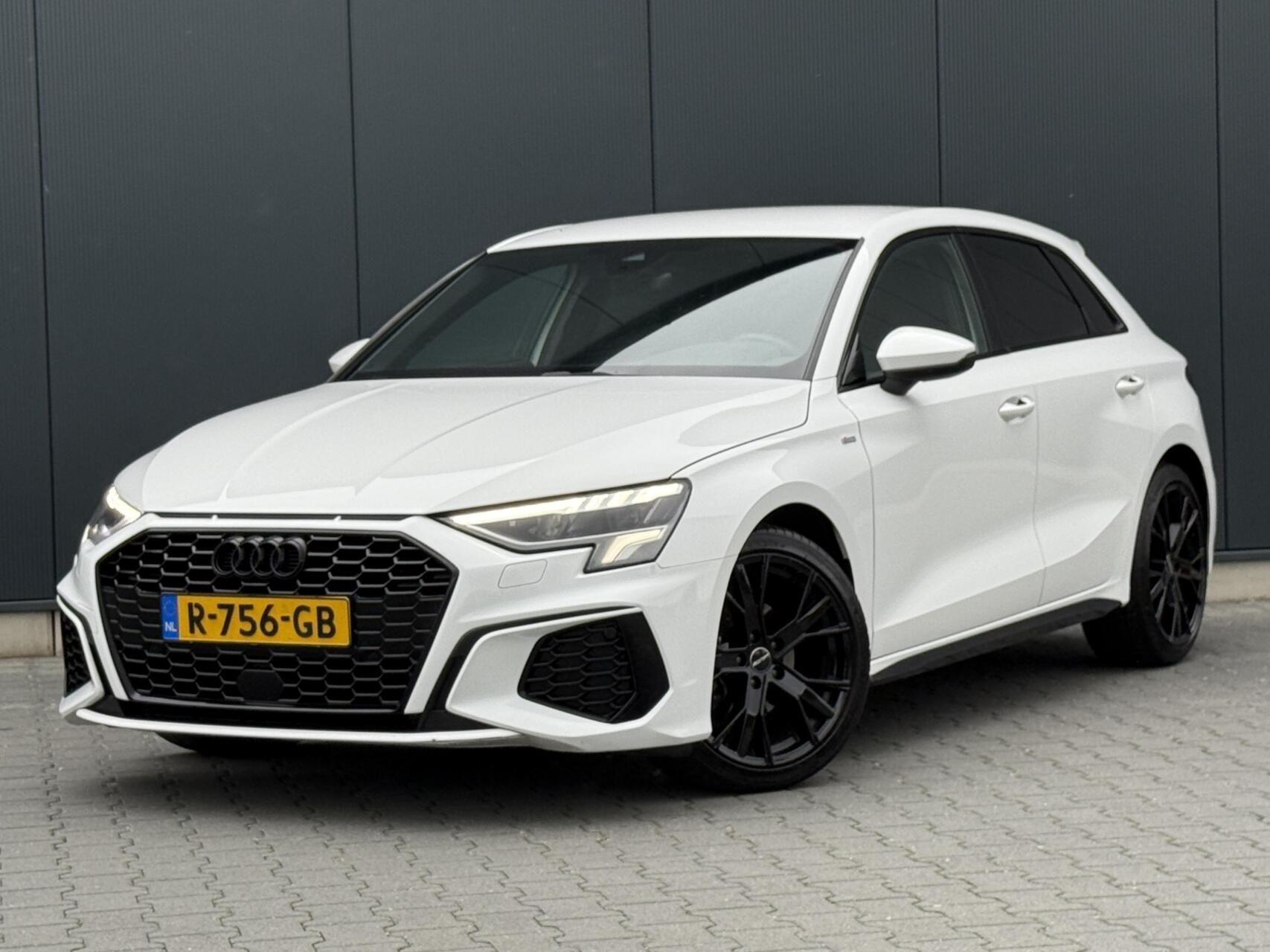 Audi A3 Sportback 30 TFSI 3x S-Line Led Matrix - Virtual Cockpit - Cruise 2022 - voorkant